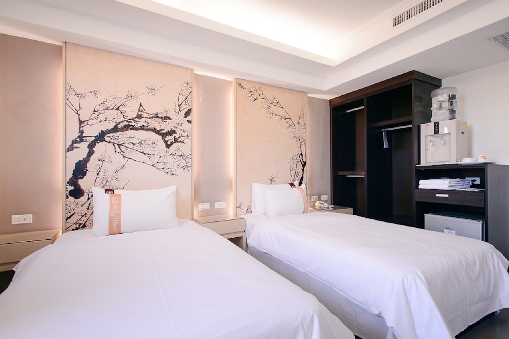 STANDARD, TWIN BEDS, NO WINDOW