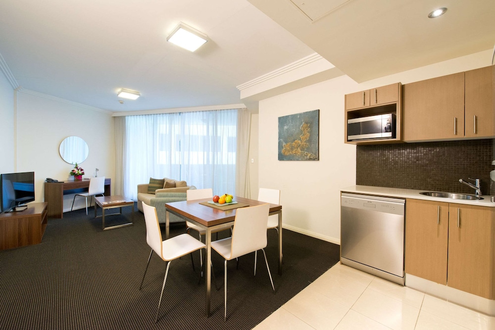 Apx World Square Apartments 46/52