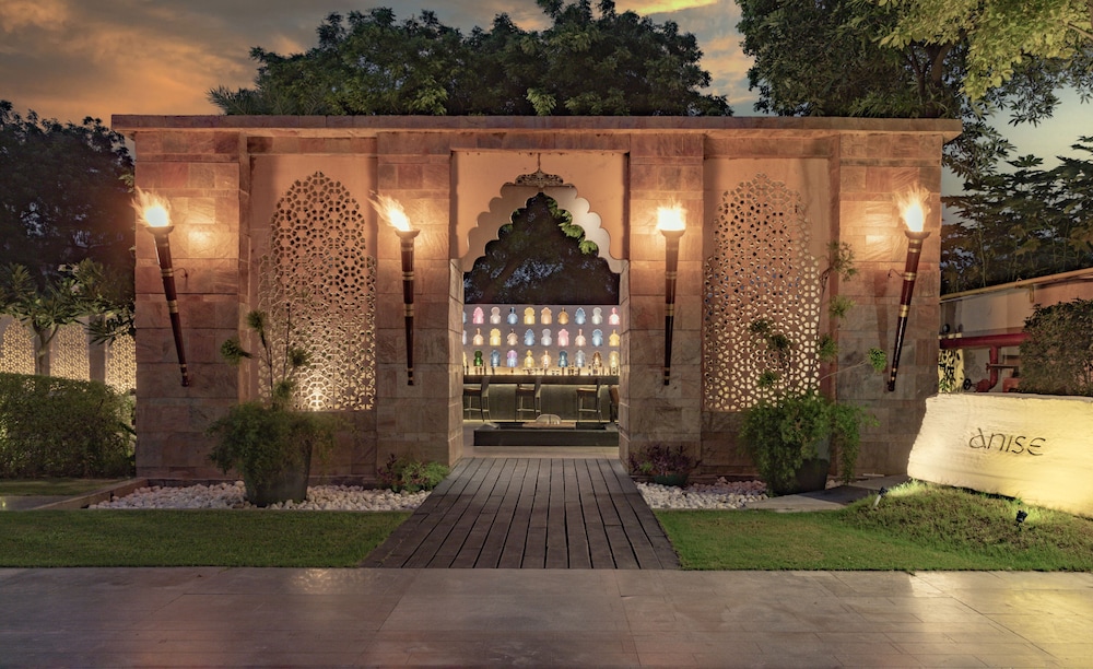 Courtyard By Marriott Agra 8/72
