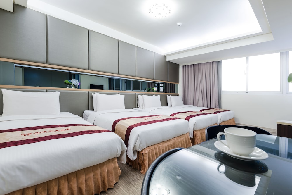 Harmonious Hotel 28/48