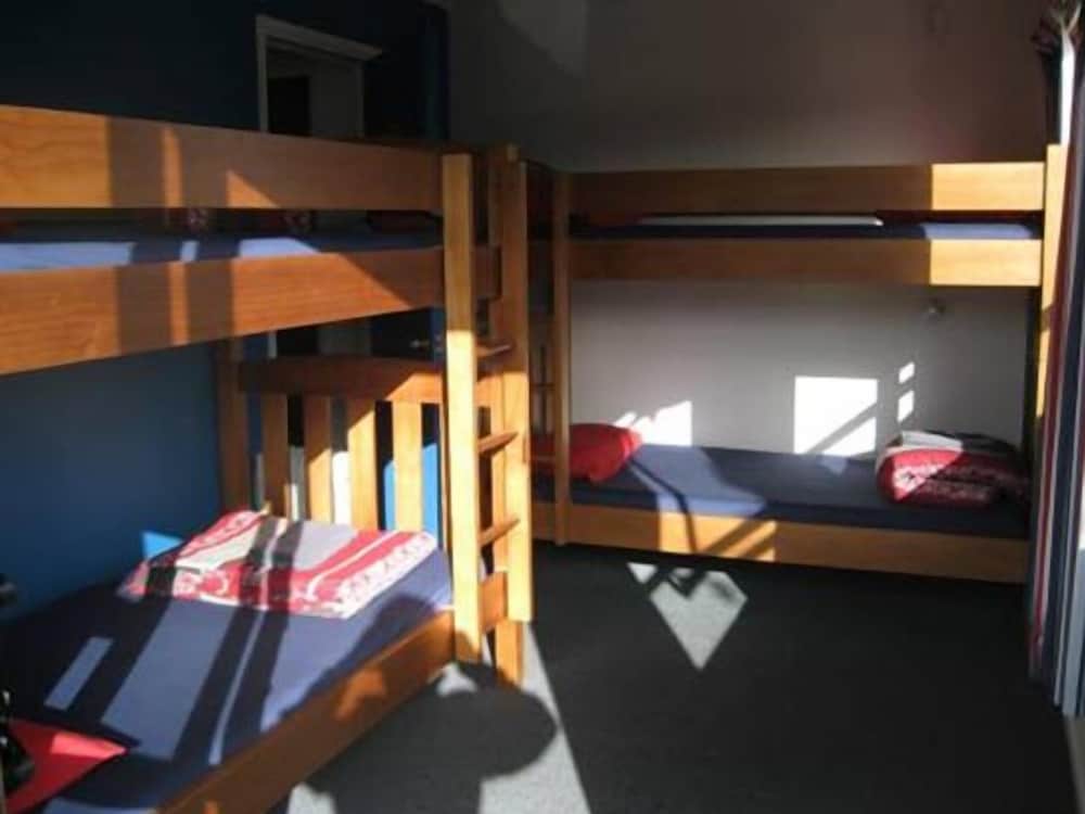 Tasman Bay Backpackers 18/50