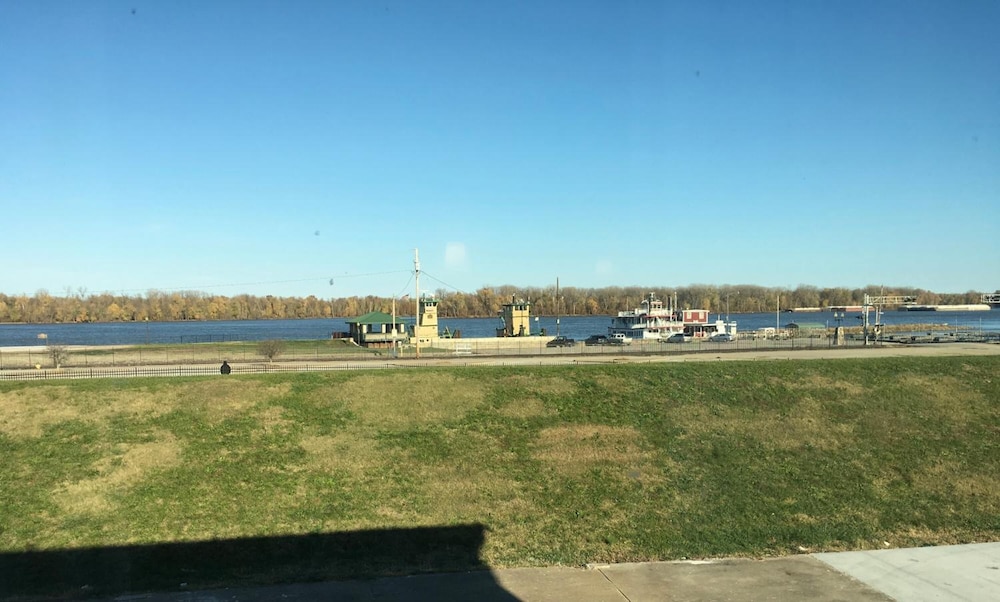 Riverside Inn 55/60