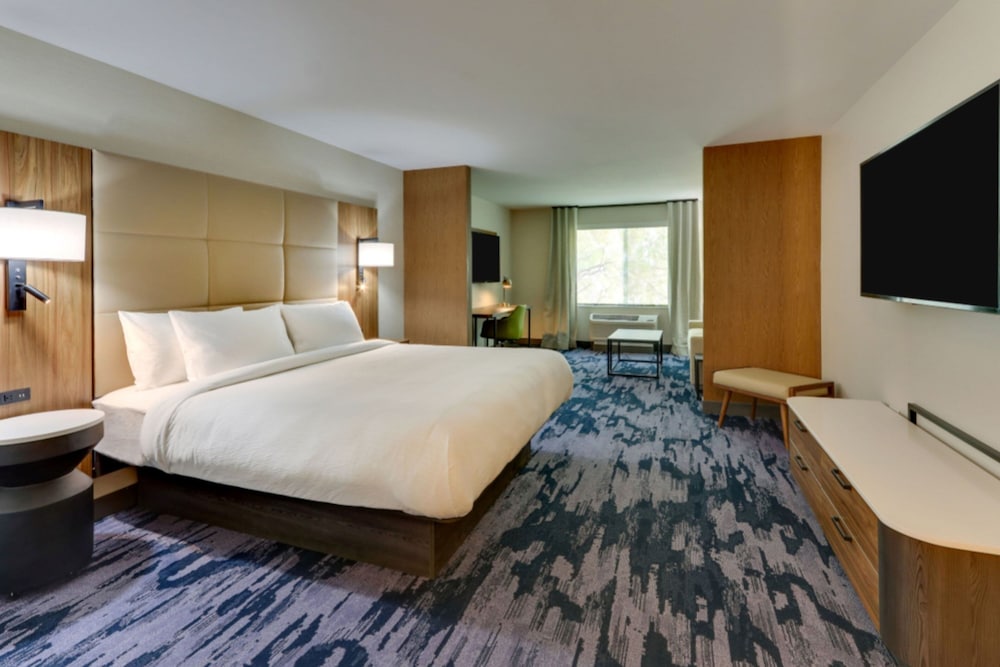 Suite, King Bed, Sofa