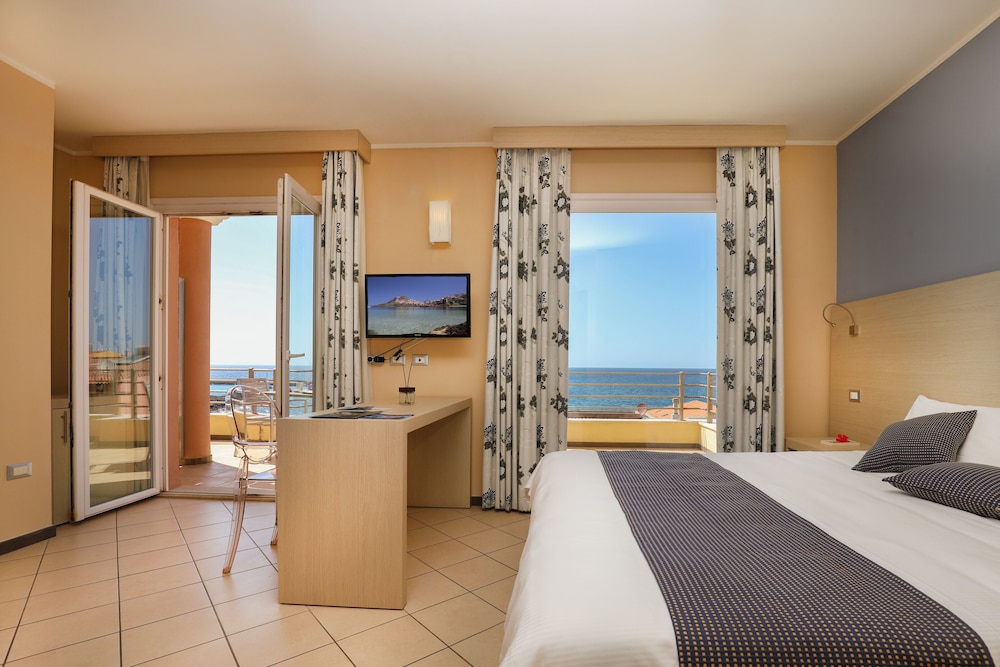 Janus Hotel 13/69