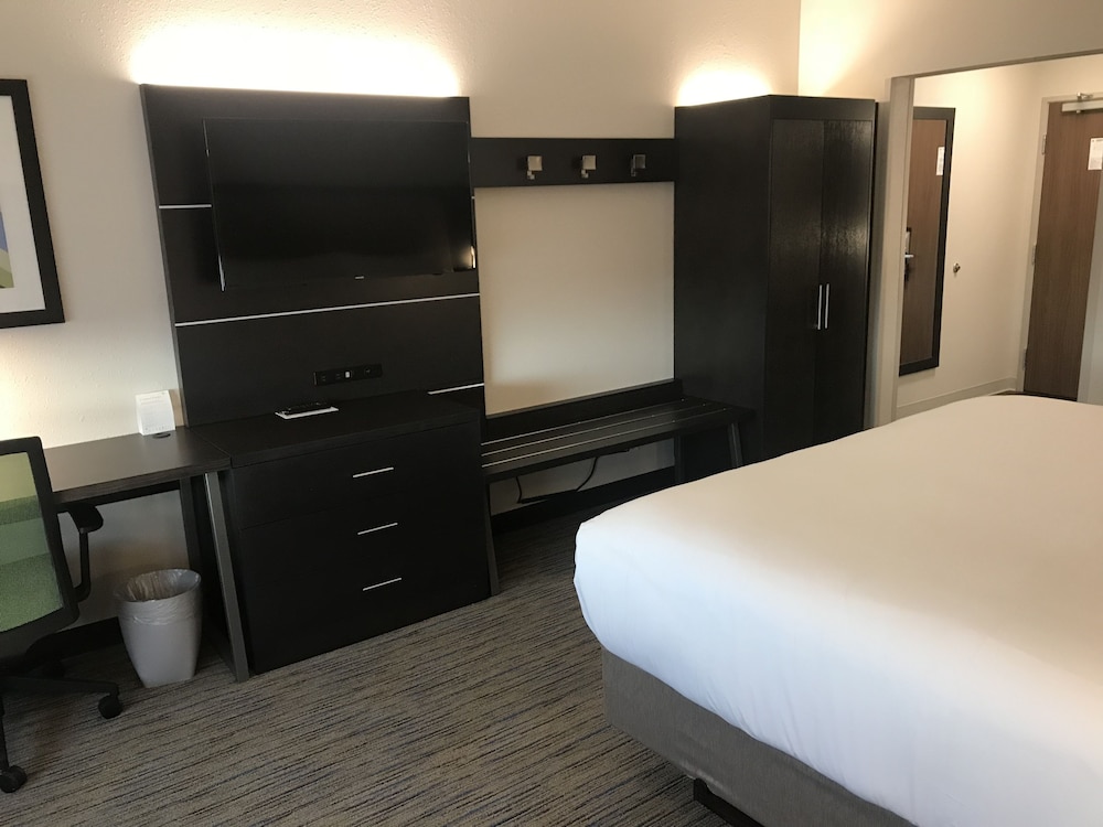 Holiday Inn Express & Suites - Summerville 16/55