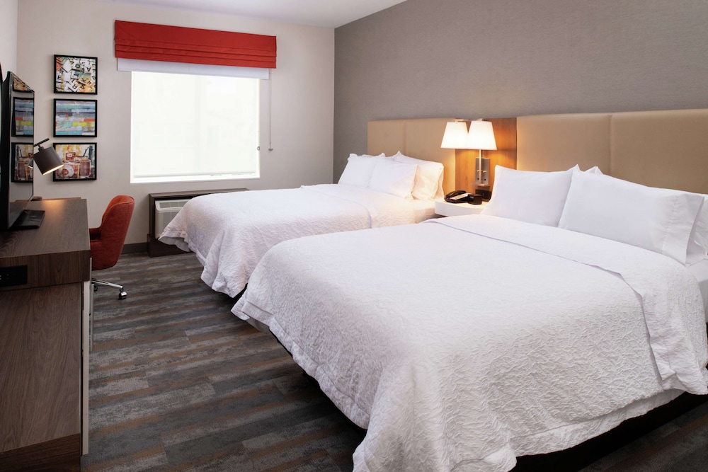 Hampton Inn & Suites Buena Park 16/55