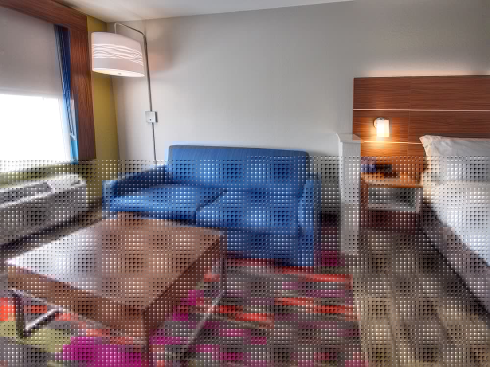 HOLIDAY INN EXPRESS & SUITES MOORE 62/75
