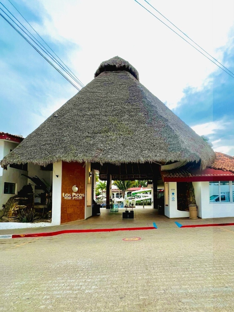 Los Picos Hotel & Suites Bucerias 3/50