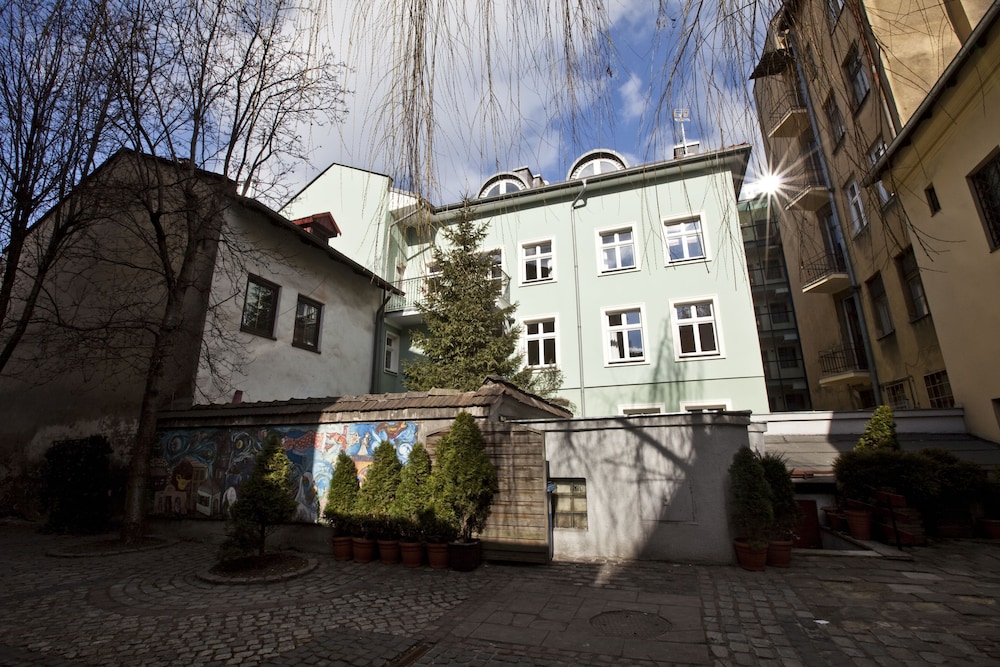 CRYSTAL SUITES CHEZ HELENA 2/64