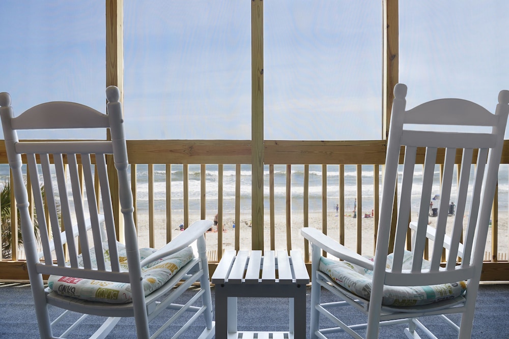 The Oceanfront Litchfield Inn 39/75