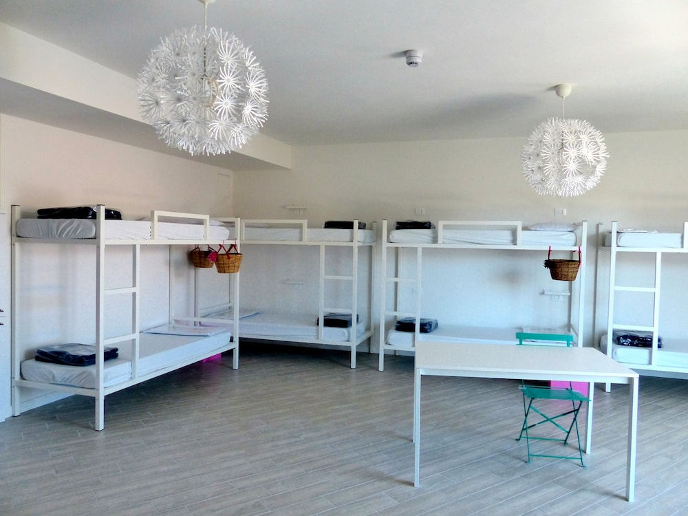 Meet Gardalake Hostel 17/50