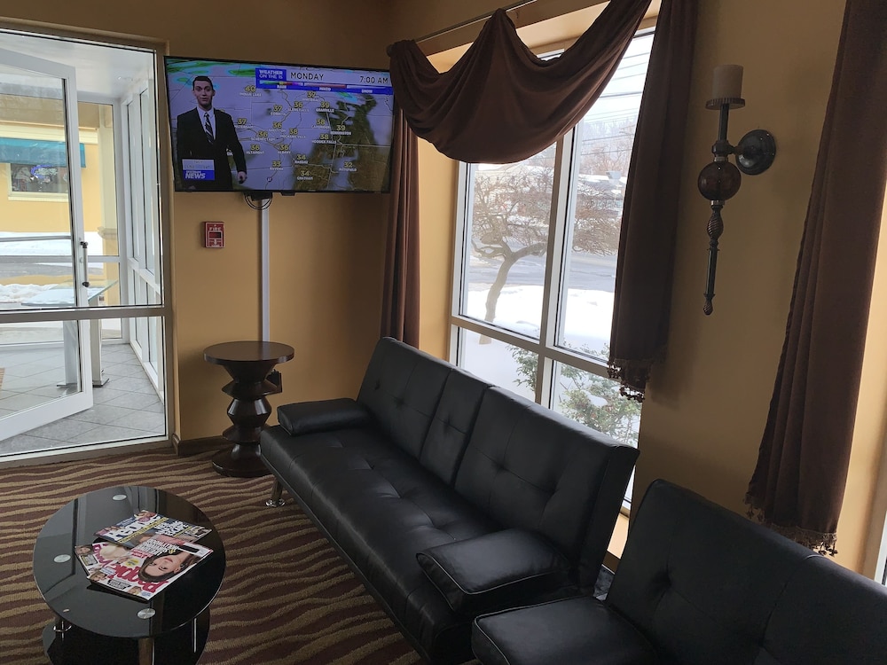 Days Inn & Suites by Wyndham Albany 38/48