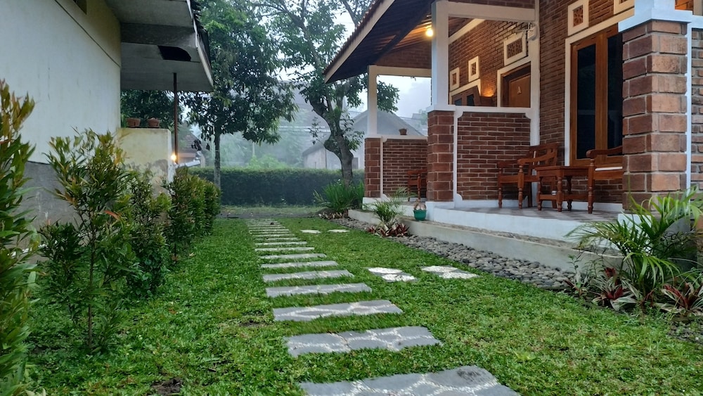 Genthong Homestay 37/44