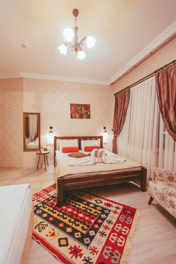 Pigeon Valley Hotel 25/50