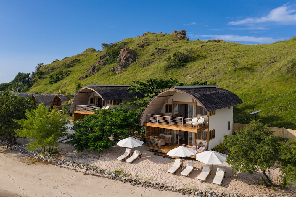 Komodo Resort 32/36