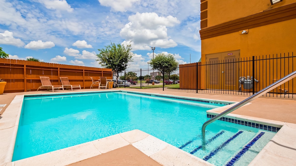 Best Western Plus Hobby Airport Inn and Suites 28/58