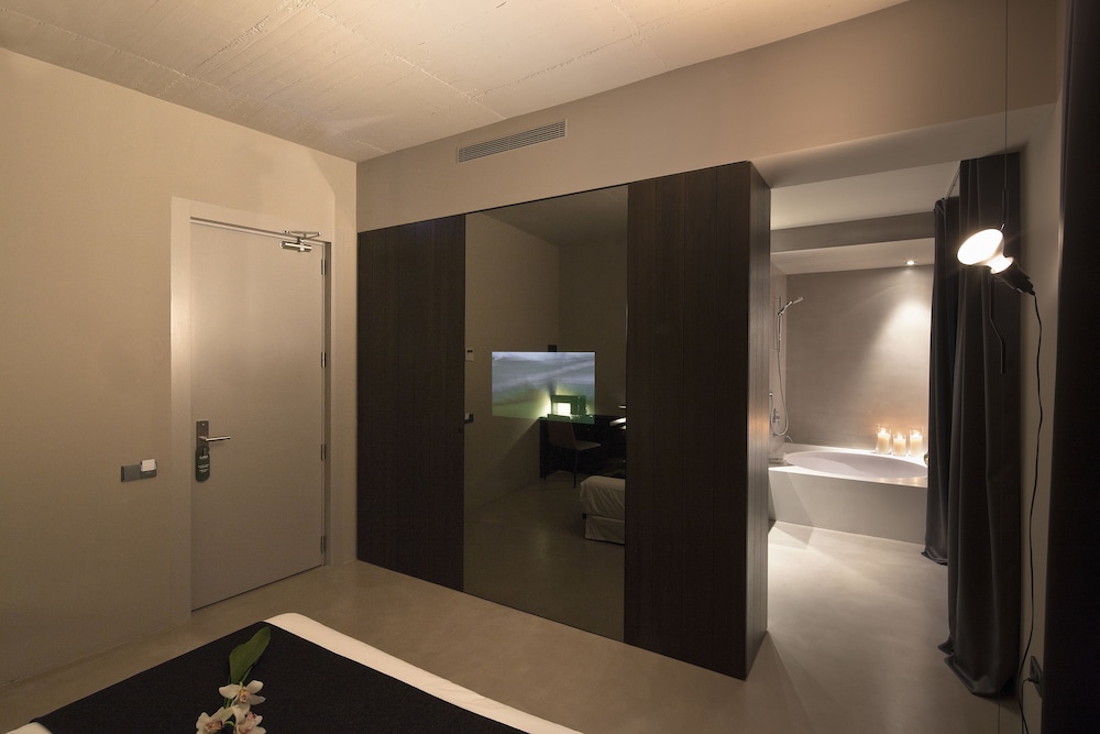 CARO HOTEL 23/71