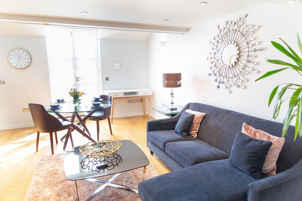 Lux Living Apartments - Marino Place 9/16