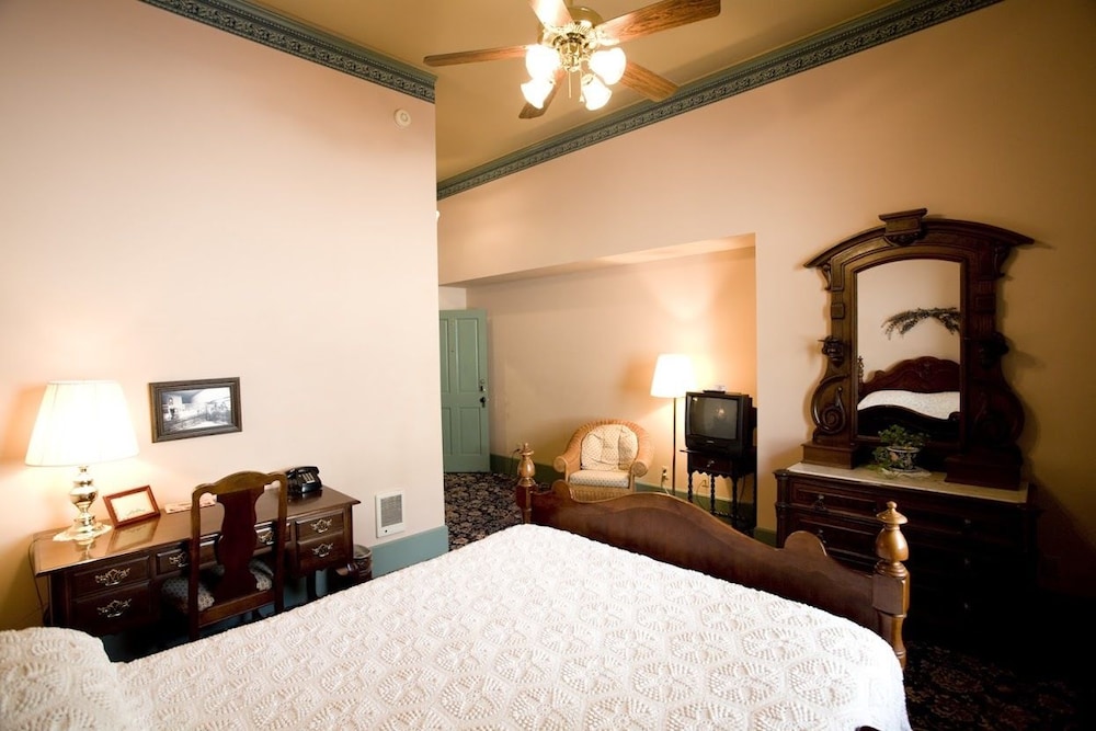 The Weinhard Hotel 11/44