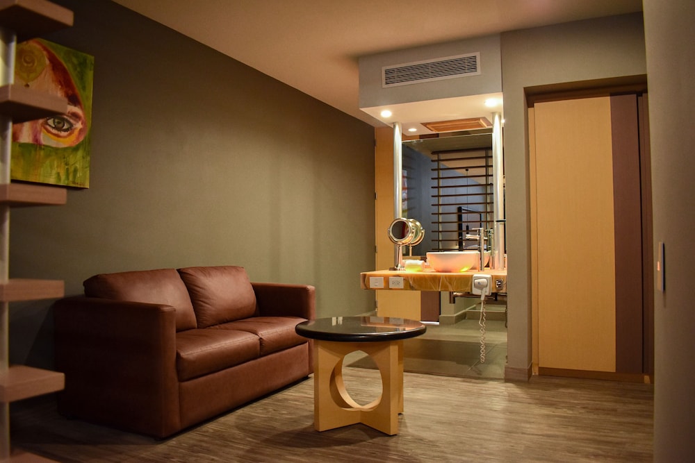Ramada by Wyndham Mexico City Santa Fe 38/55