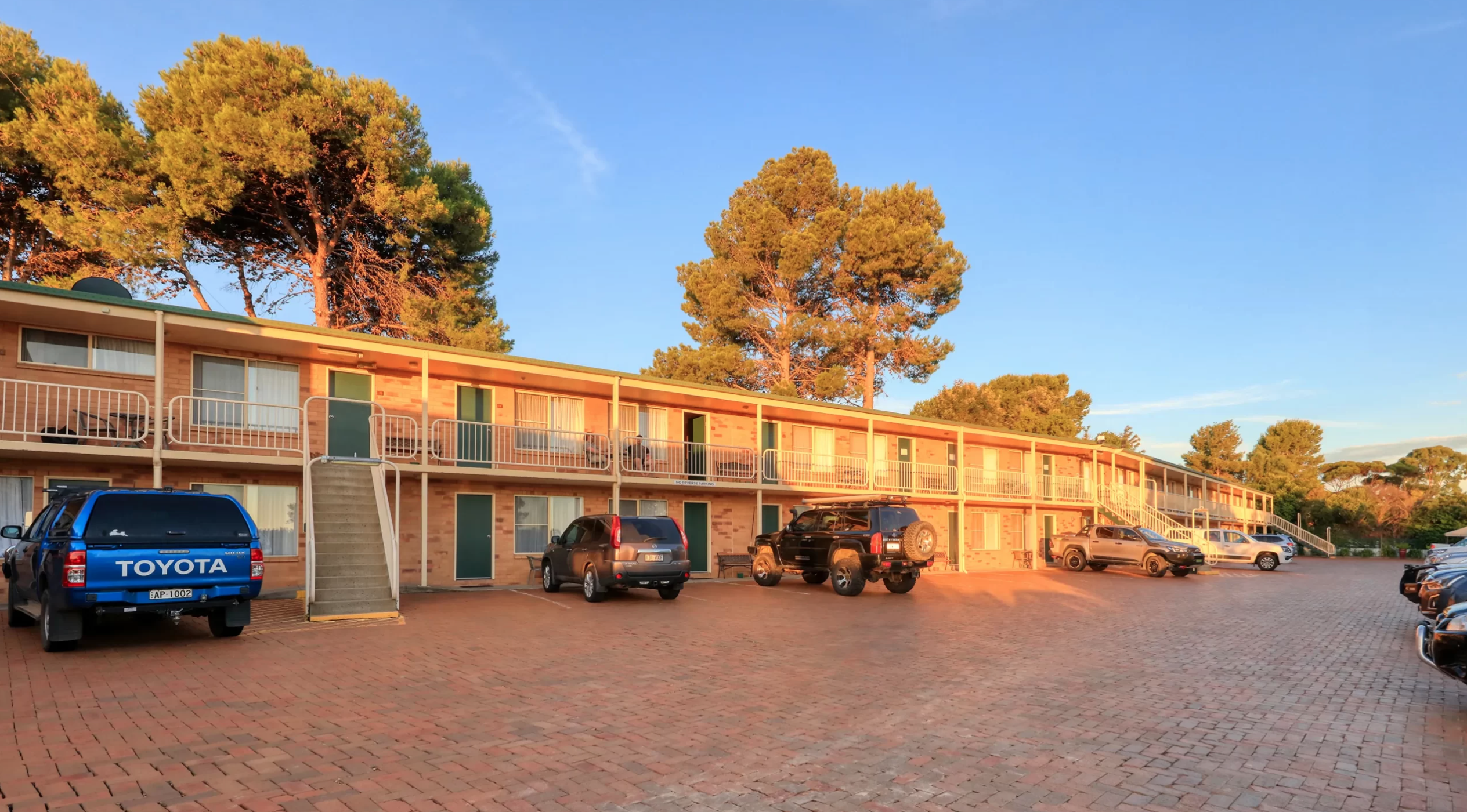 NORTH PARKES MOTEL 36/39
