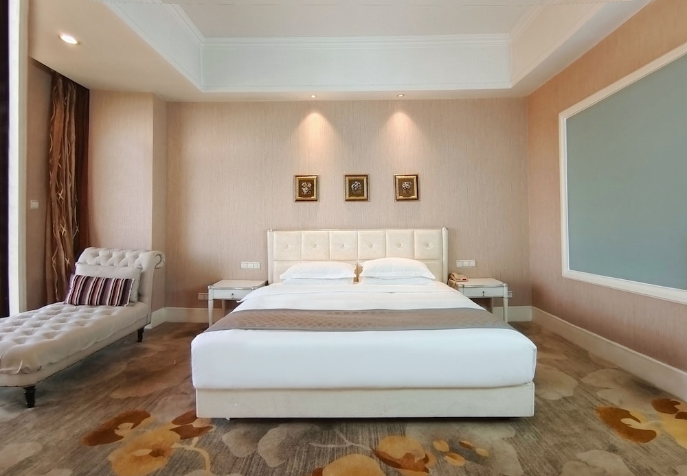 Nanjing Suning Universal Hotel 20/38