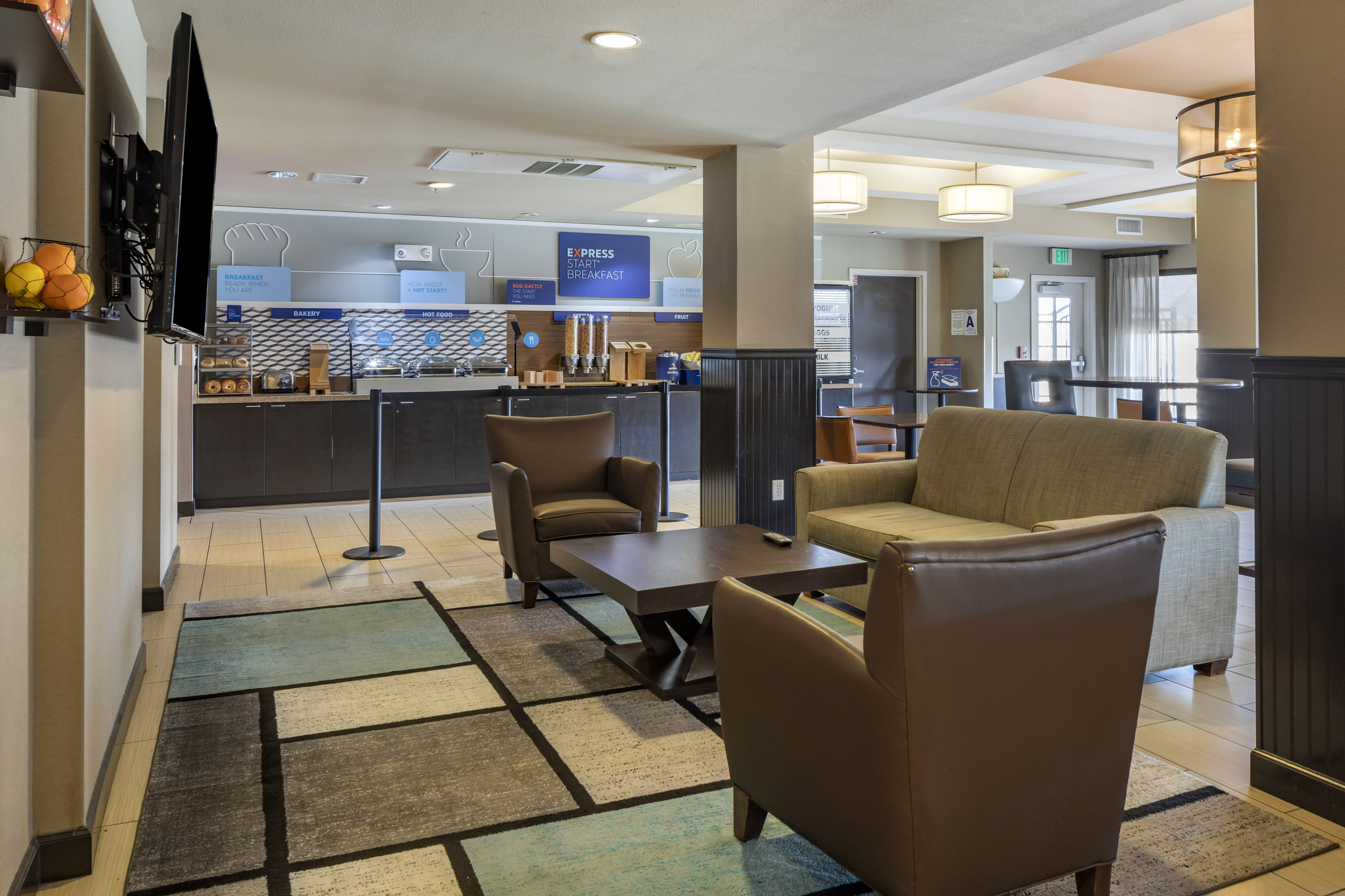 Holiday Inn Express Hotel & Suites Indio - Coachella Valley 63/78