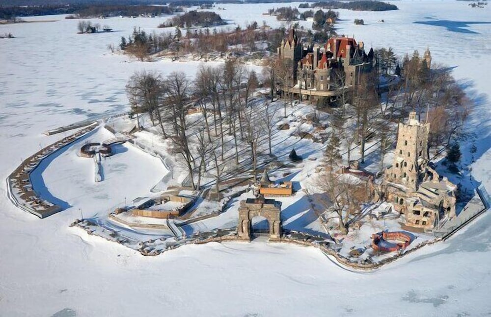 Gananoque Inn Spa 62/66