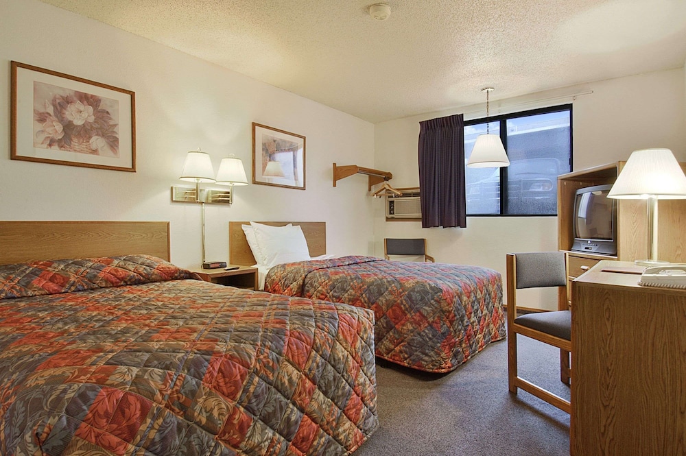 Days Inn by Wyndham Omaha/West Dodge 8/24