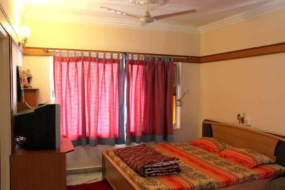 Pallavi International Hotel 12/25