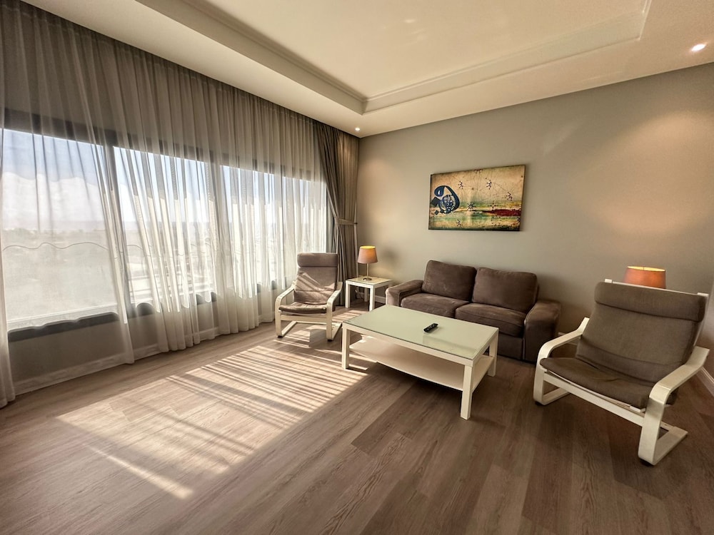 كورنيش لورين سويتس(Loren Suites Corniche) 32/50