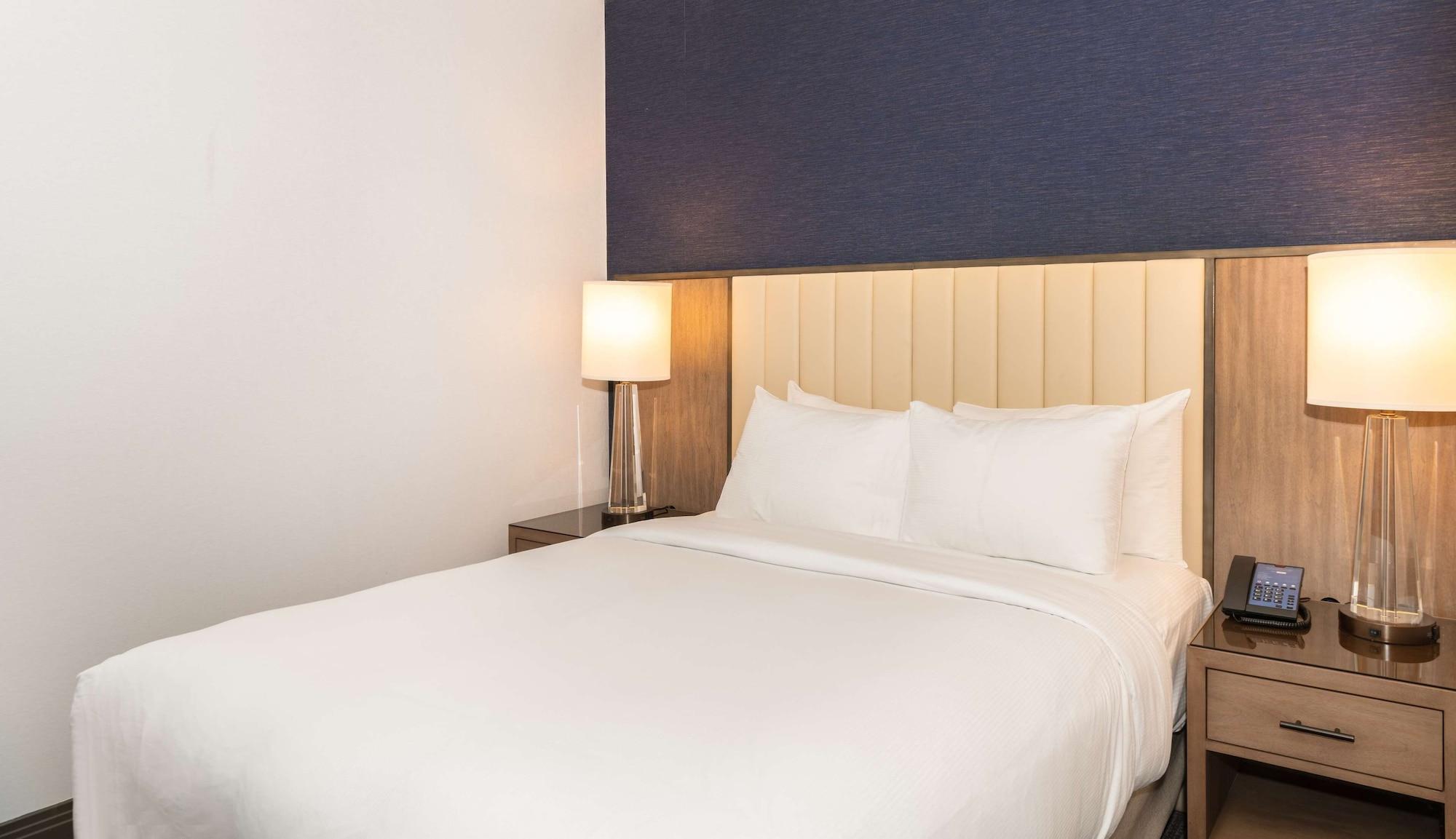 Presidential, Suite, King Bed, Queen Bed, Lounge Access