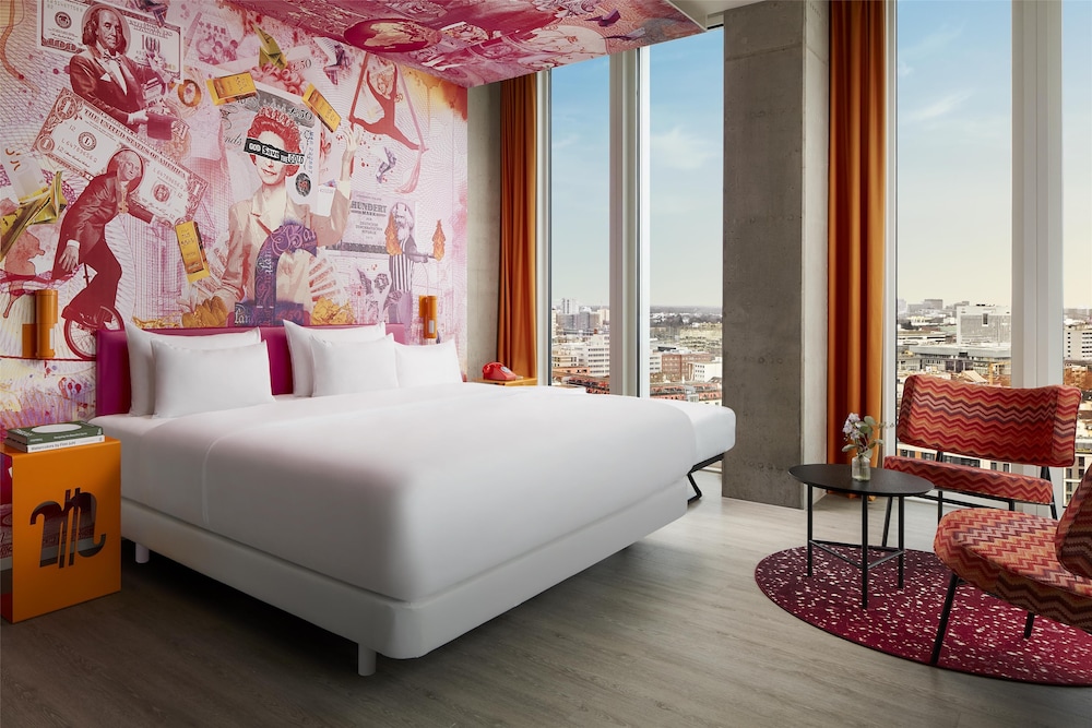 NHOW, JUNIOR SUITE, LOUNGE ACCESS