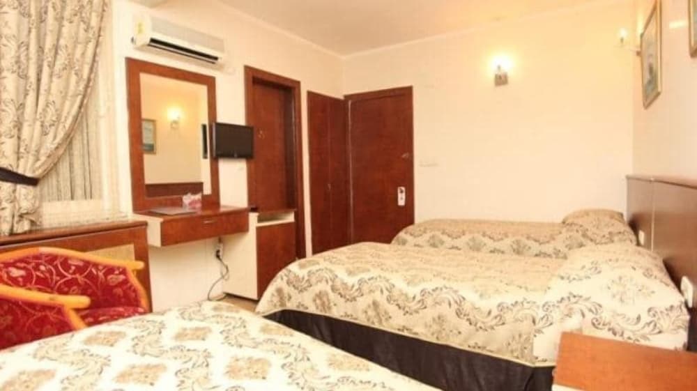 Turvan Hotel 8/38