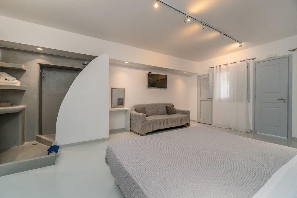 Central Fira Hotel 43/62
