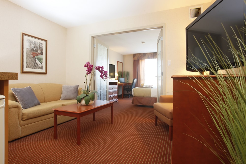 Stonebridge Hotel Dawson Creek 34/48
