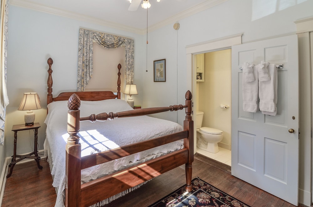Cedars of Williamsburg Bed & Breakfast 14/50