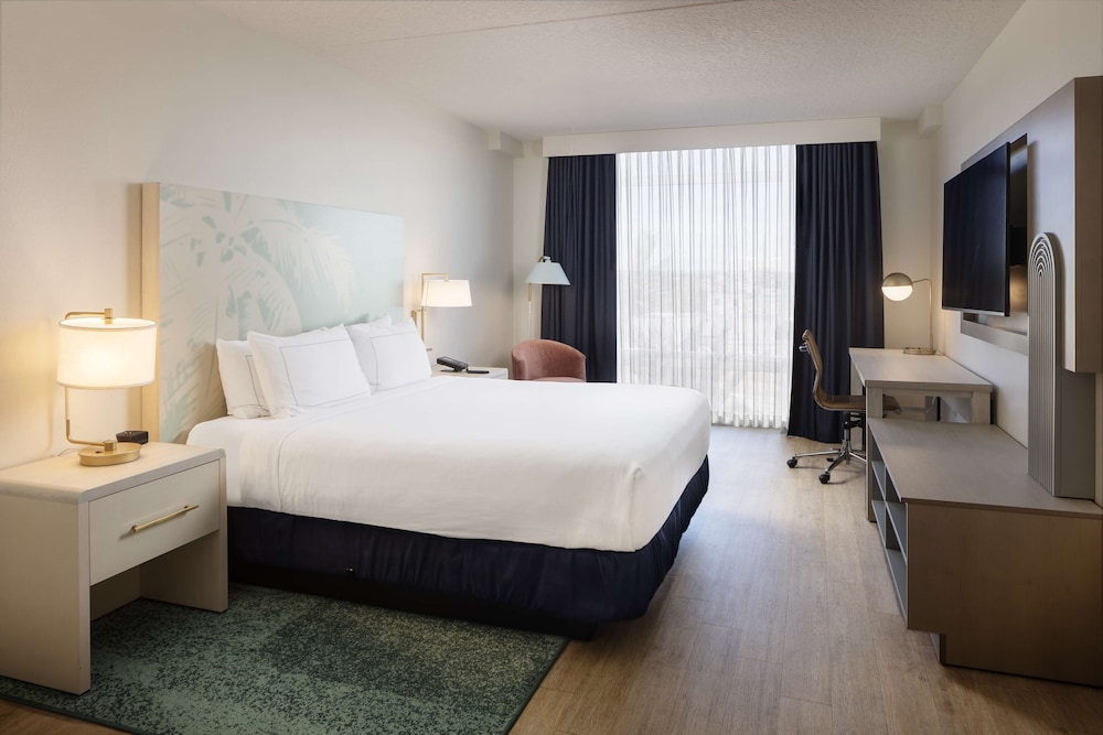 Room at Hotel Dello Fort Lauderdale Airport, Tapestry Collection by Hilton, DANIA BEACH - FL