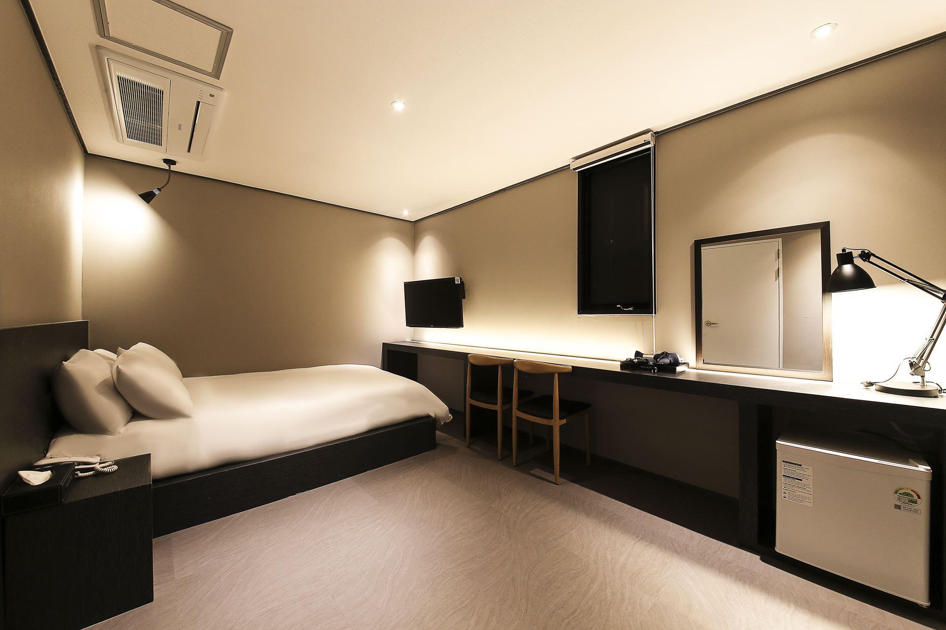 Happy Day Hotel 37/57
