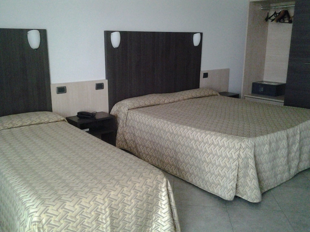 Hotel Lux Modena 9/65