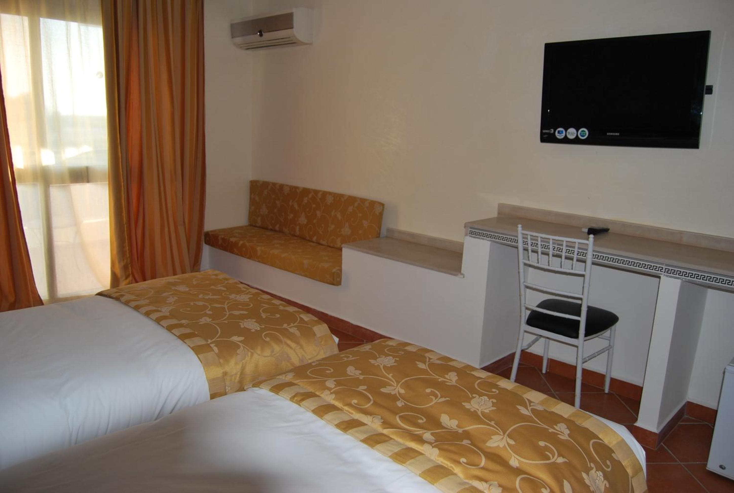 ROOM, TRIPLE