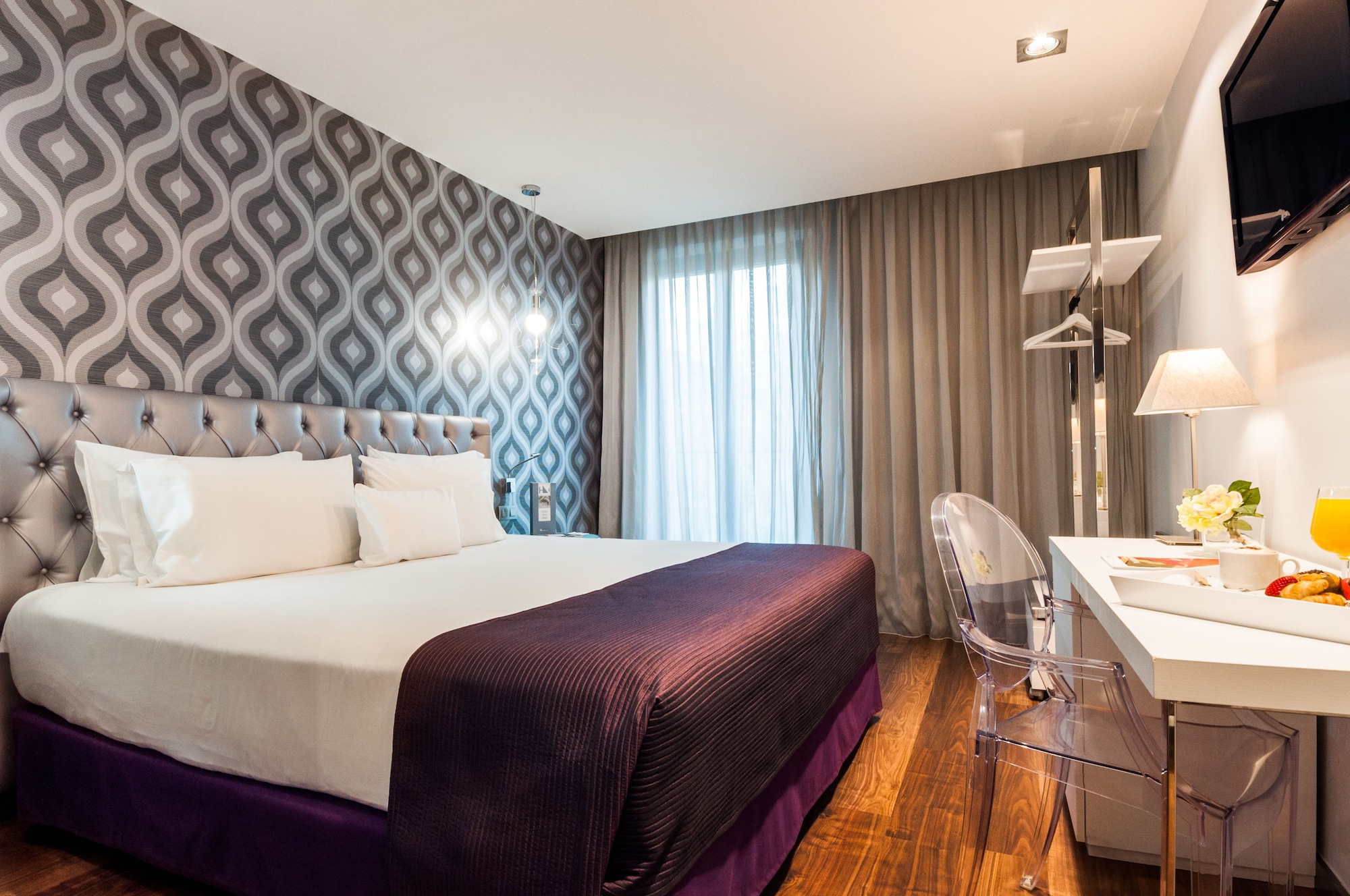 ROOM, DOUBLE BED