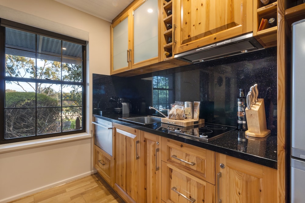 Stonewell Cottages & Vineyards 48/50