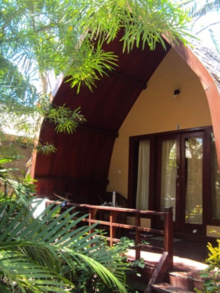 Banana Leaf Bungalows 17/23
