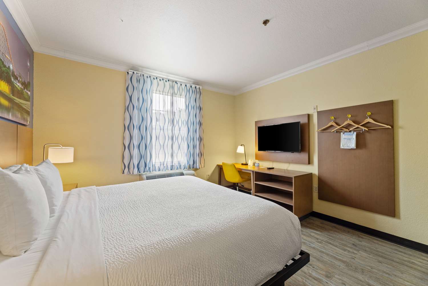 Days Inn and Suites by Wyndham Euless DFW Airport South 20/57