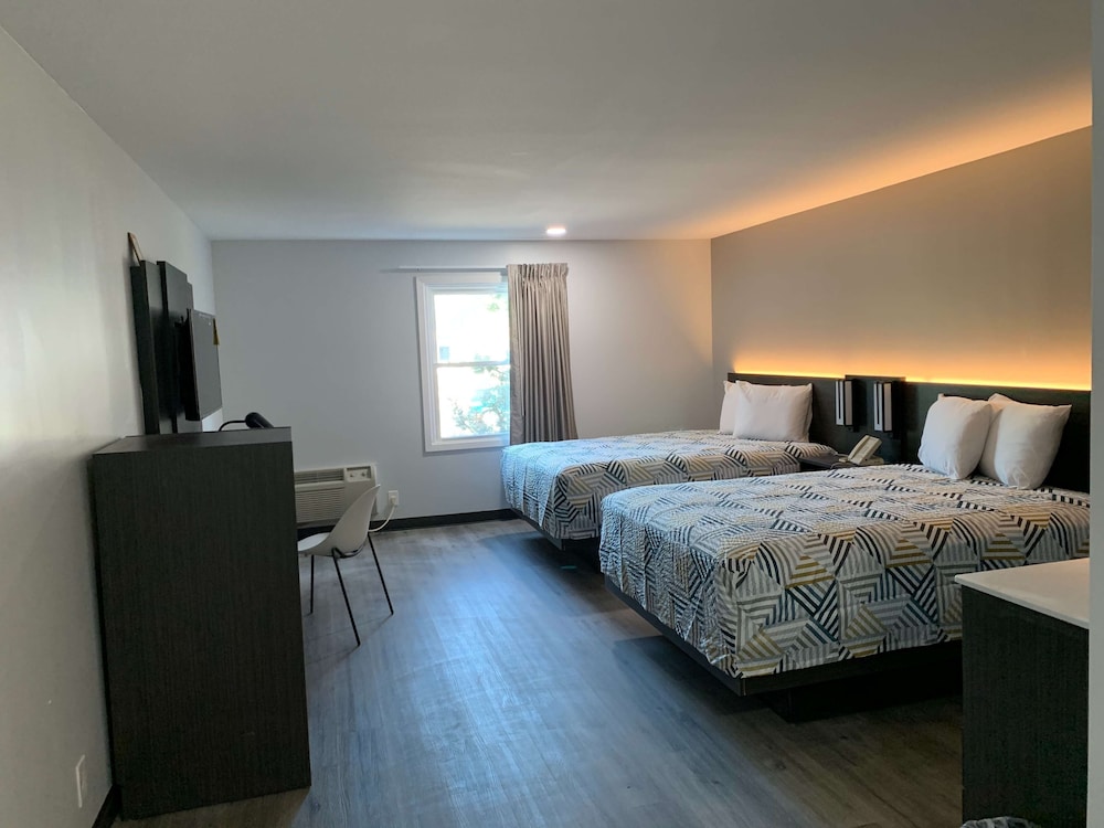 STANDARD, 2 QUEEN BEDS, KITCHEN