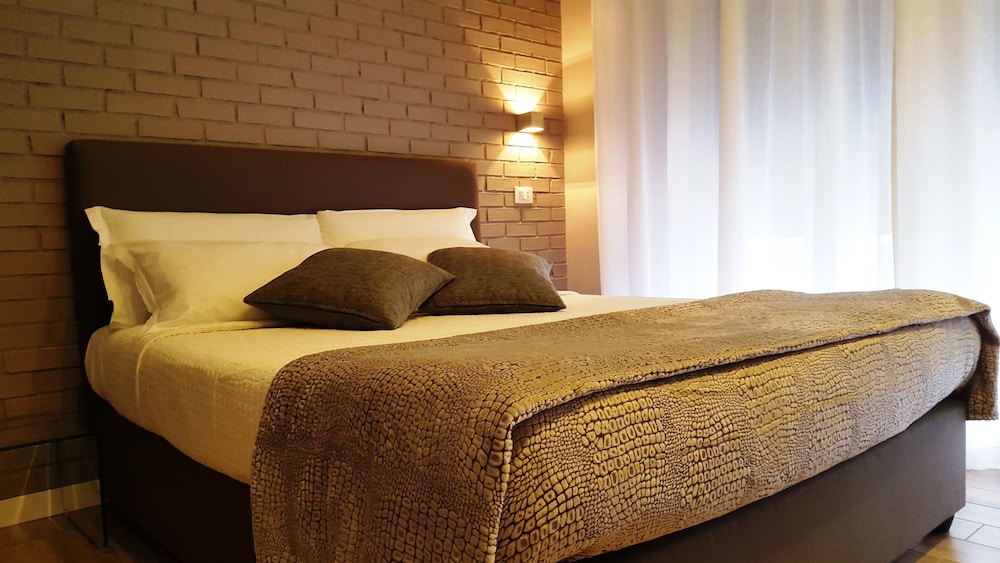 Alma Hotel 9/49