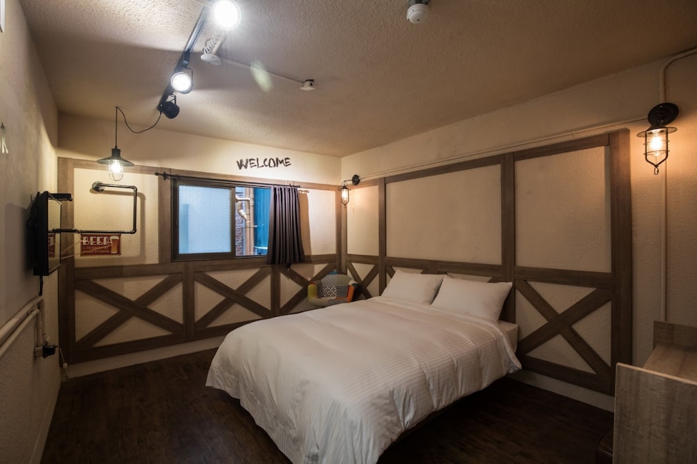 ECONOMY, DOUBLE BED