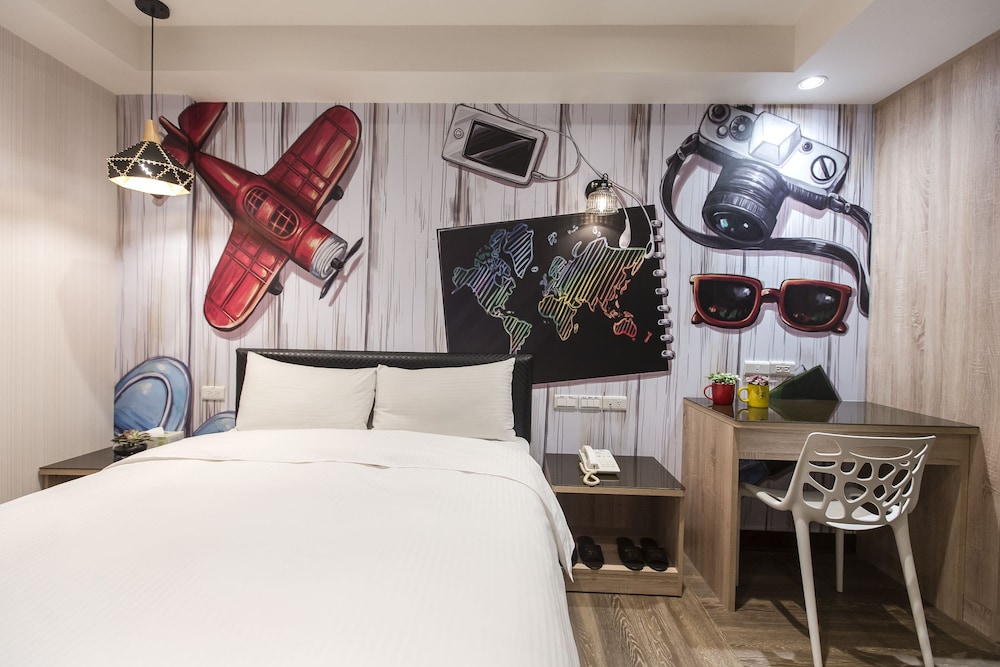 The Young Hotel Taoyuan 1/32