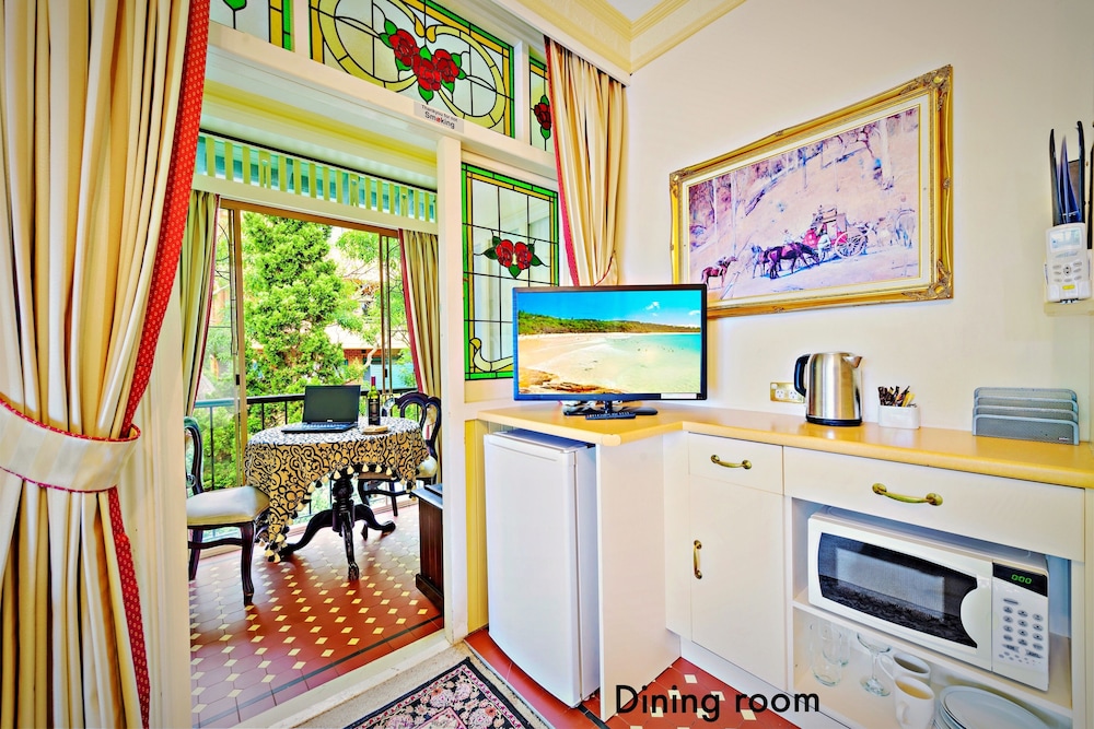 The Charrington Boutique Hotel 52/58